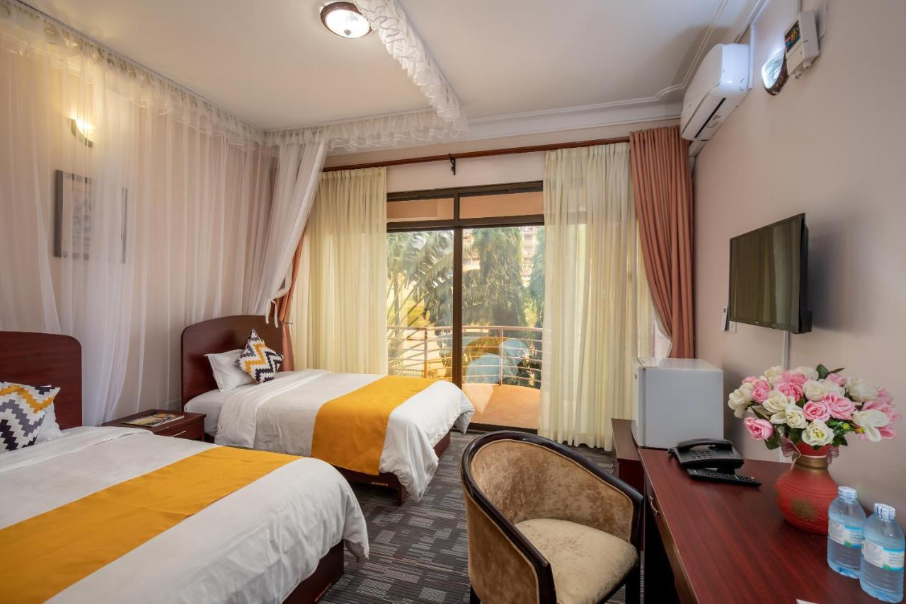 Entebbe Traveller'S Hotel エクステリア 写真