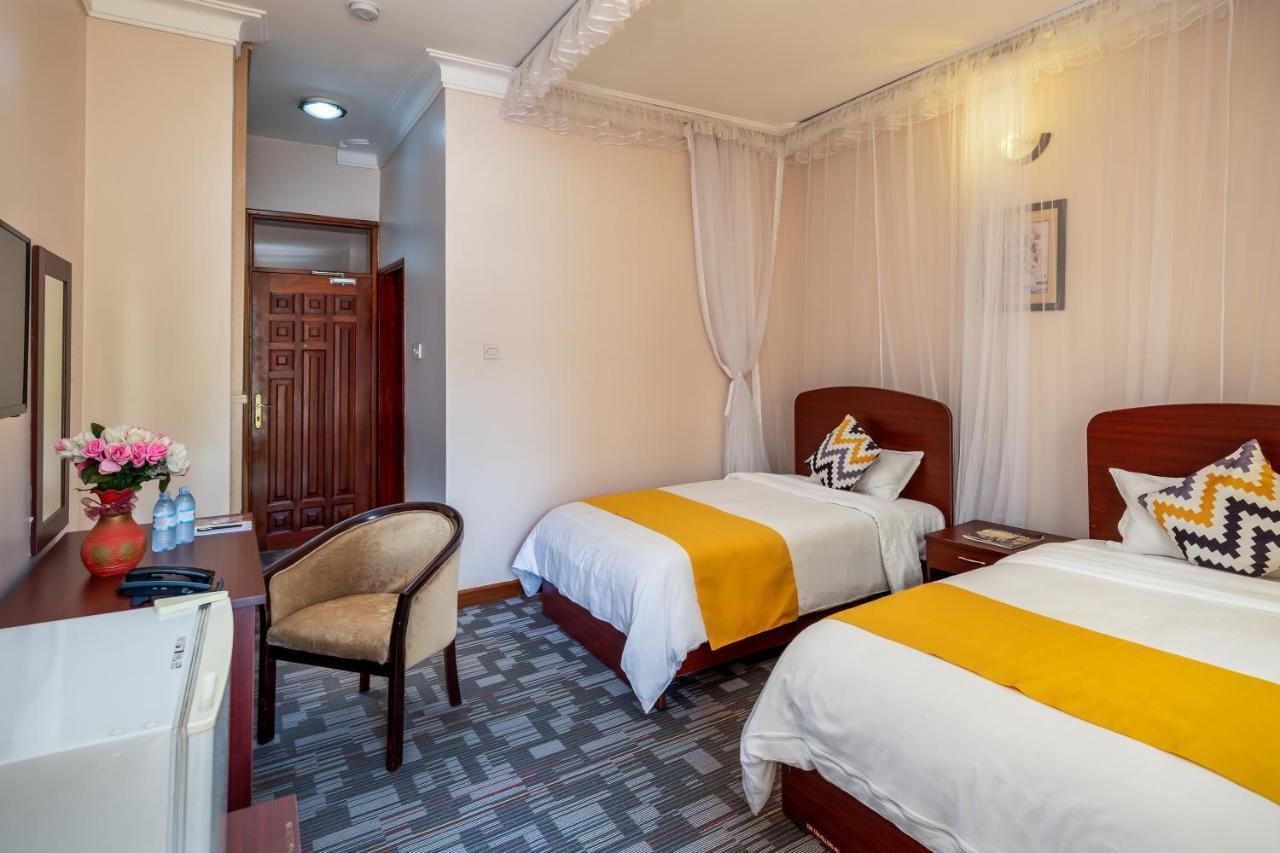 Entebbe Traveller'S Hotel エクステリア 写真