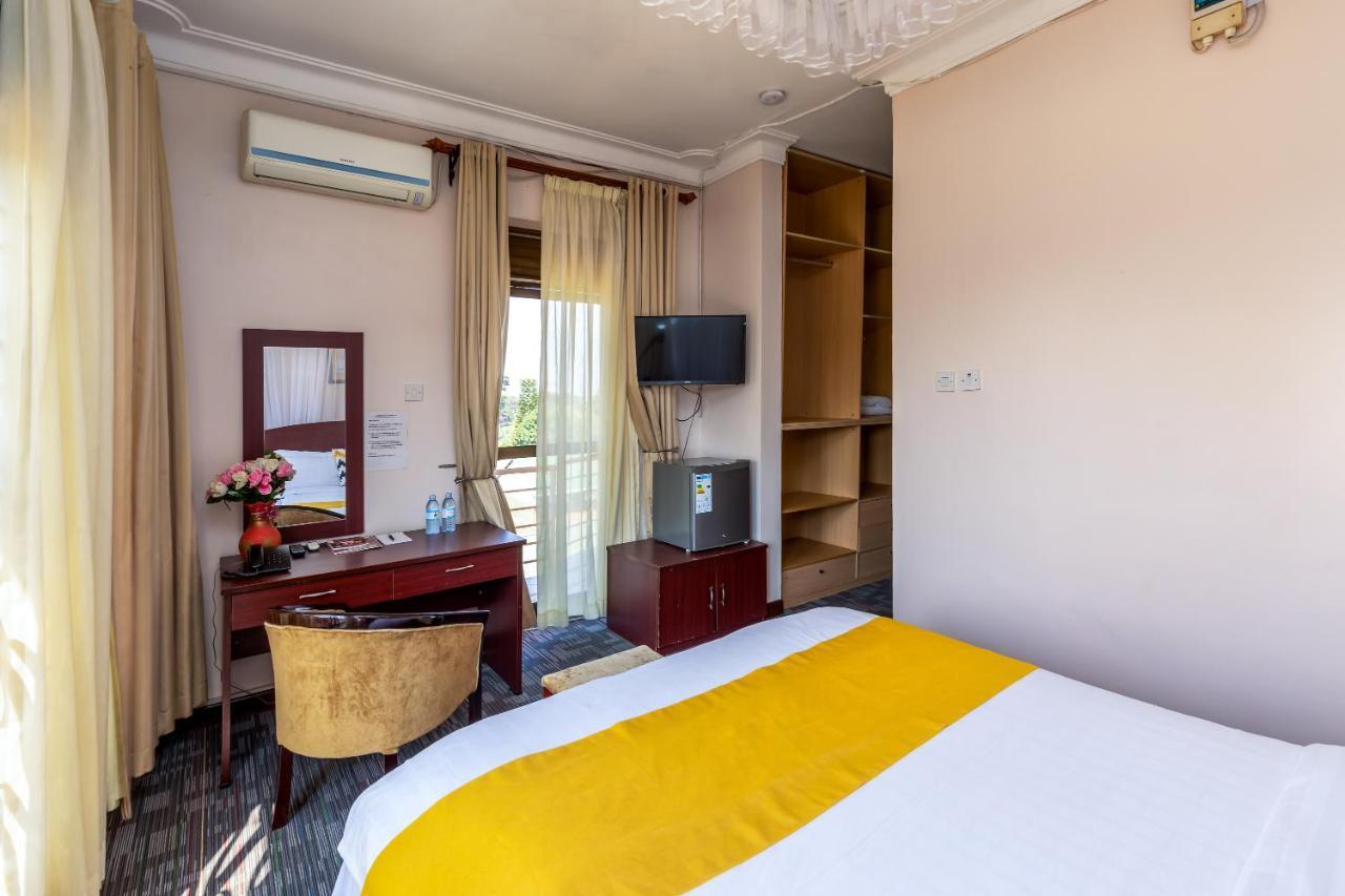 Entebbe Traveller'S Hotel エクステリア 写真
