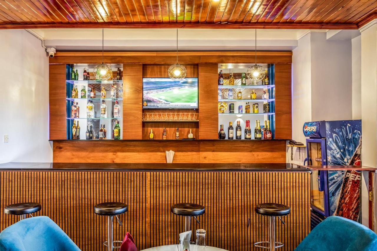 Entebbe Traveller'S Hotel エクステリア 写真