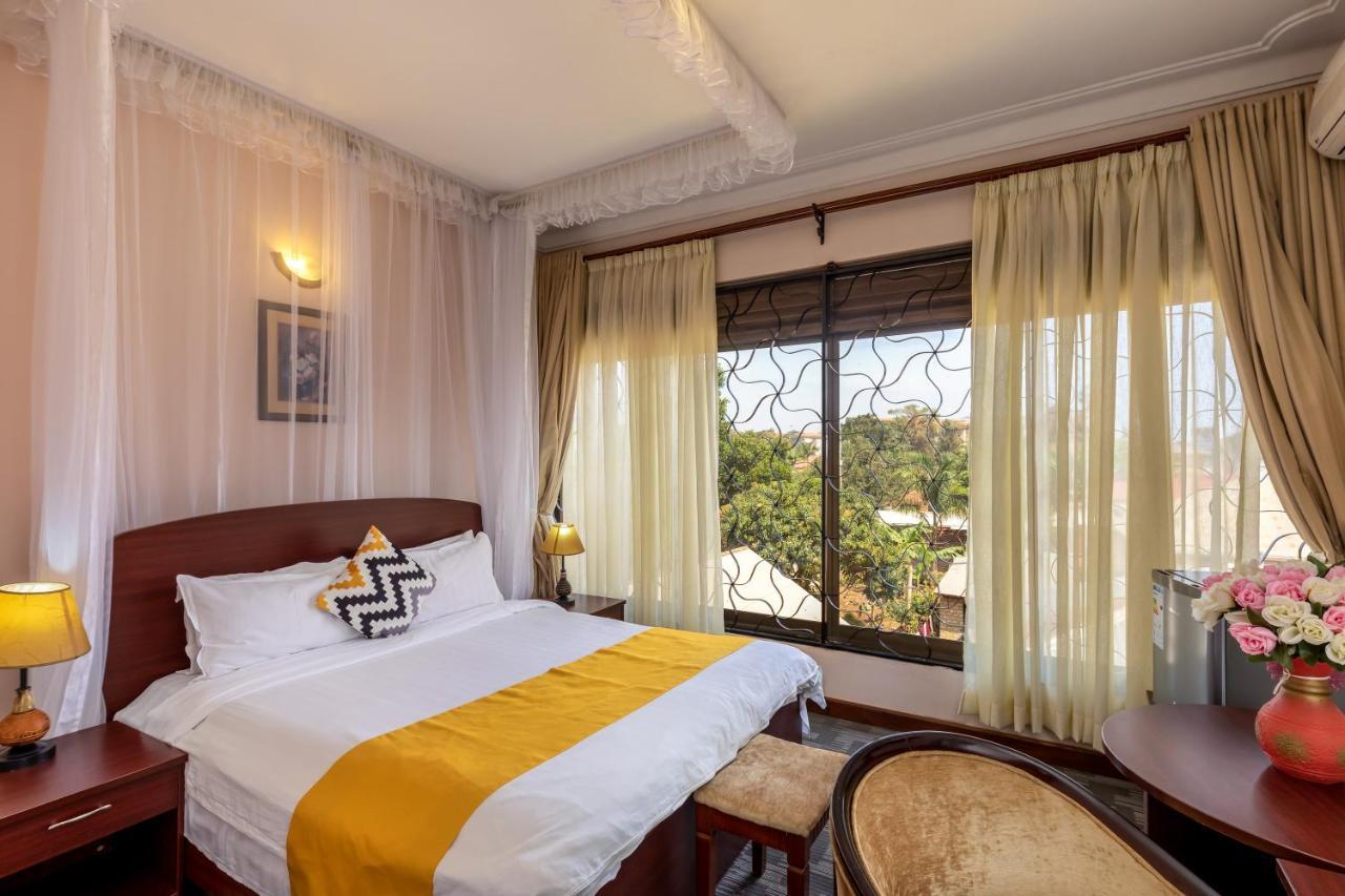 Entebbe Traveller'S Hotel エクステリア 写真