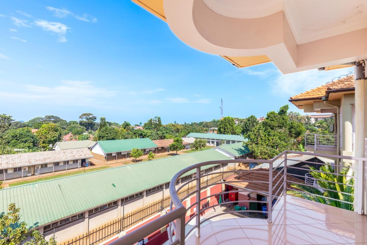 Entebbe Traveller'S Hotel エクステリア 写真