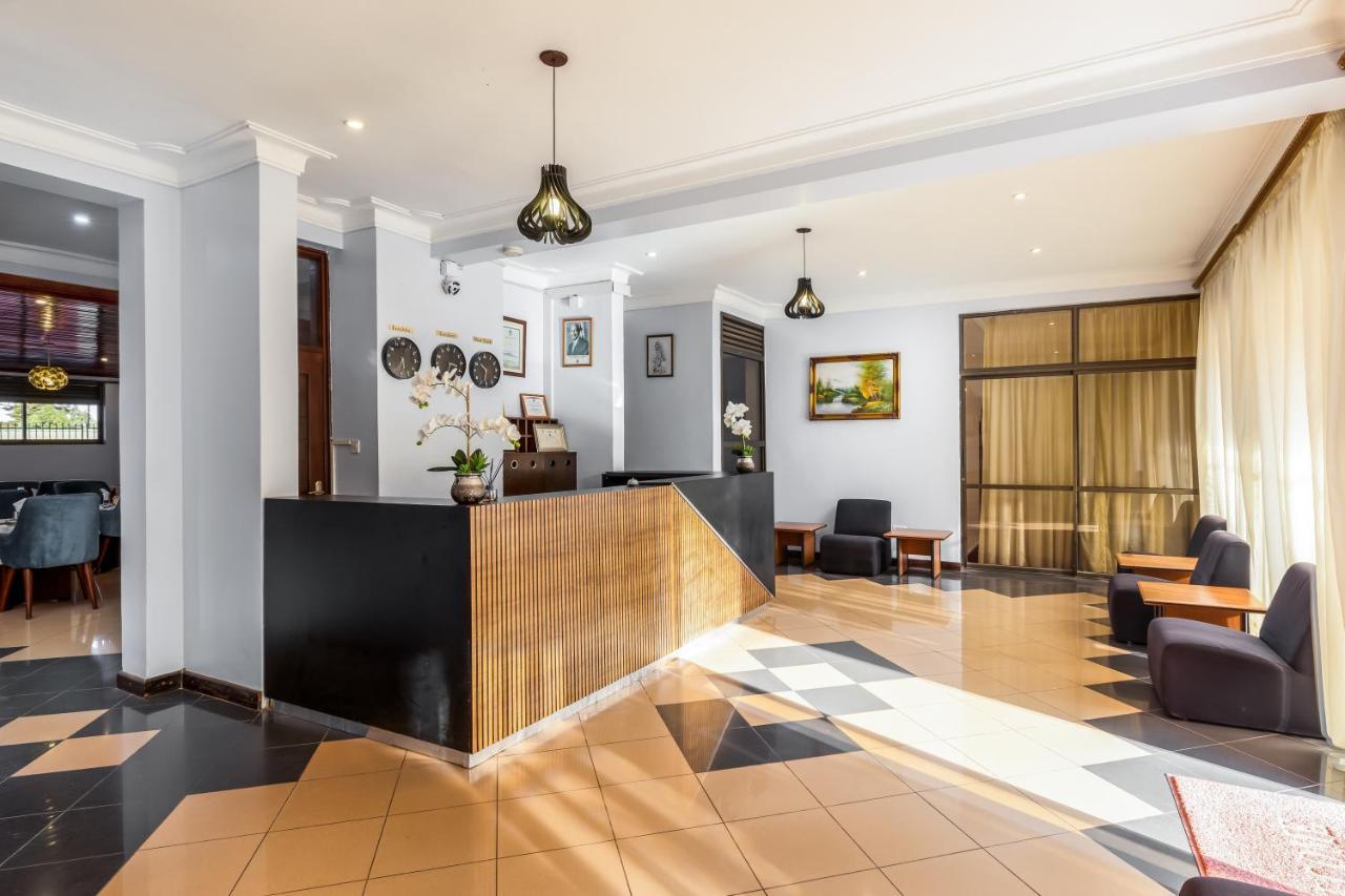 Entebbe Traveller'S Hotel エクステリア 写真