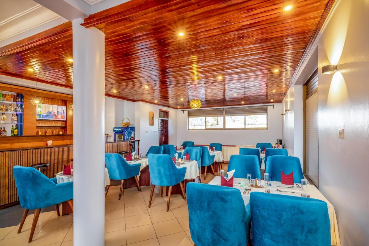 Entebbe Traveller'S Hotel エクステリア 写真