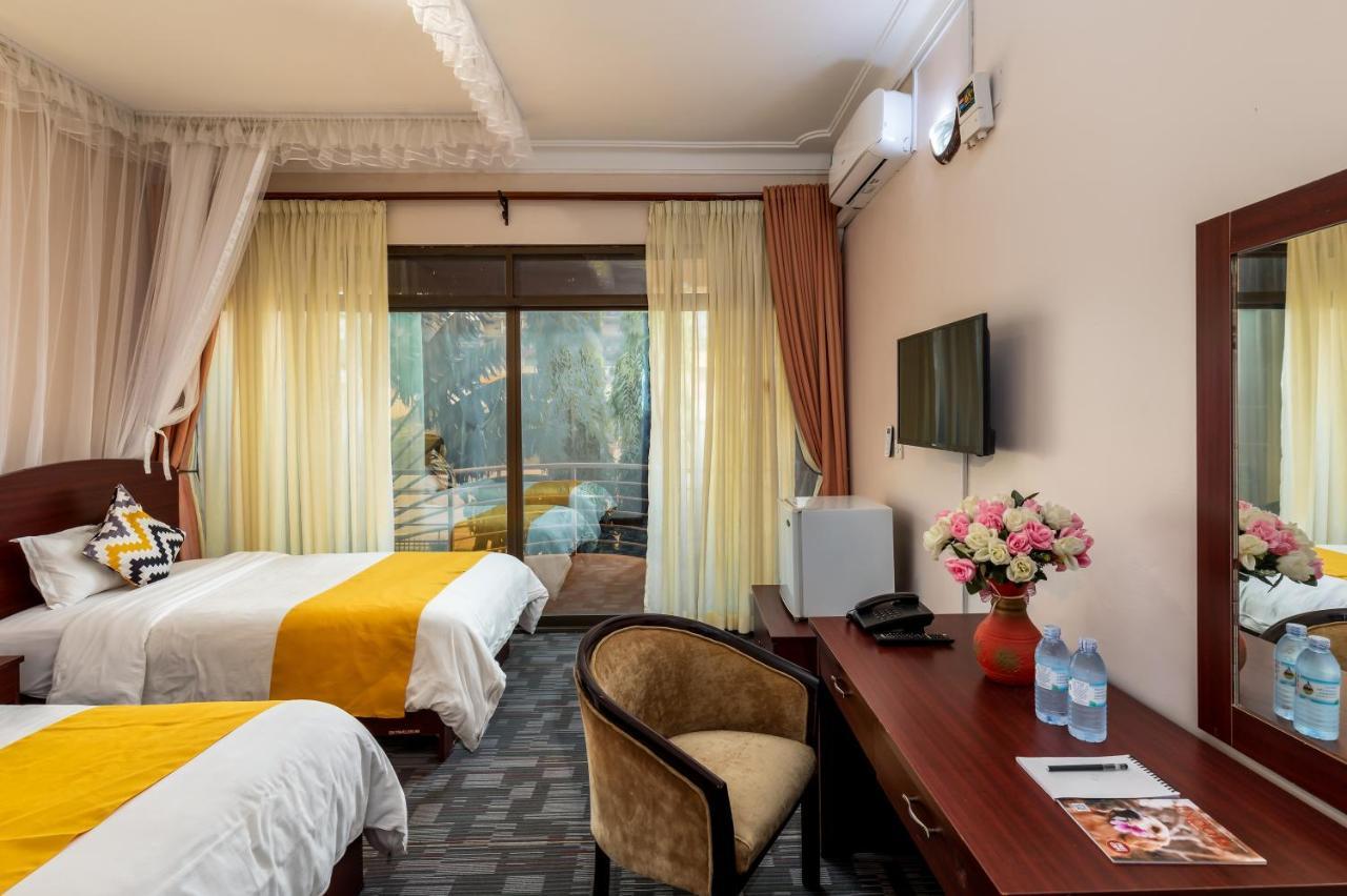 Entebbe Traveller'S Hotel エクステリア 写真