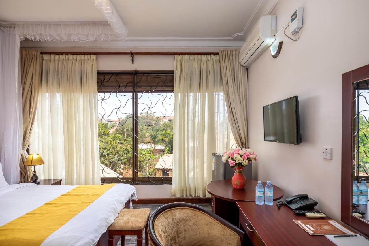 Entebbe Traveller'S Hotel エクステリア 写真