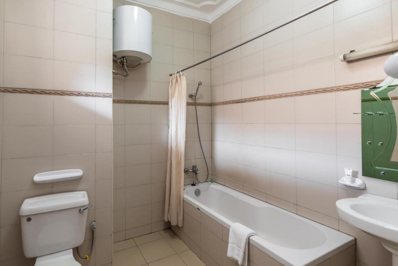 Entebbe Traveller'S Hotel エクステリア 写真
