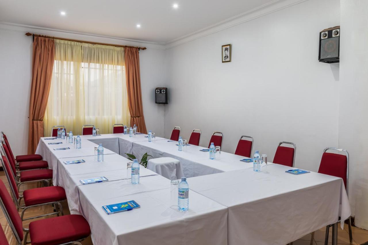 Entebbe Traveller'S Hotel エクステリア 写真