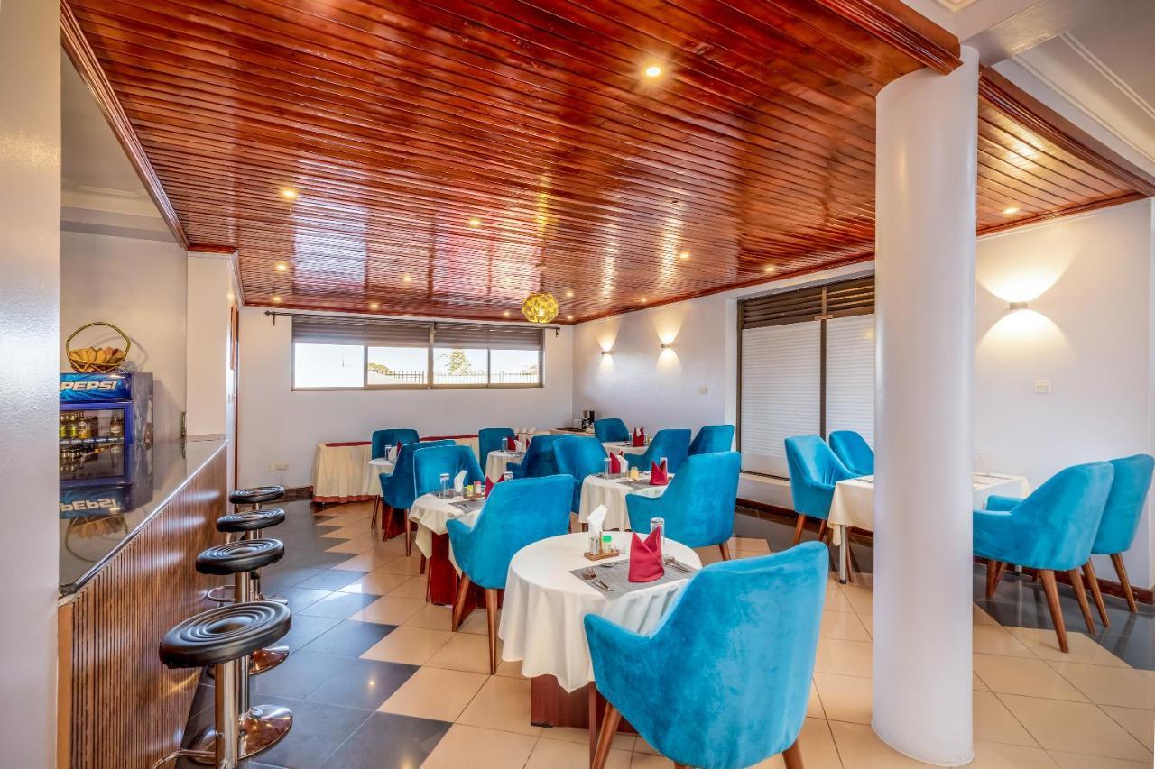 Entebbe Traveller'S Hotel エクステリア 写真
