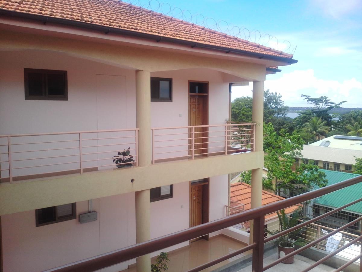 Entebbe Traveller'S Hotel エクステリア 写真