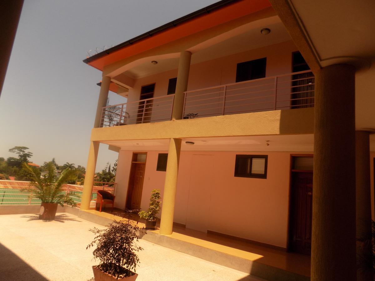 Entebbe Traveller'S Hotel エクステリア 写真
