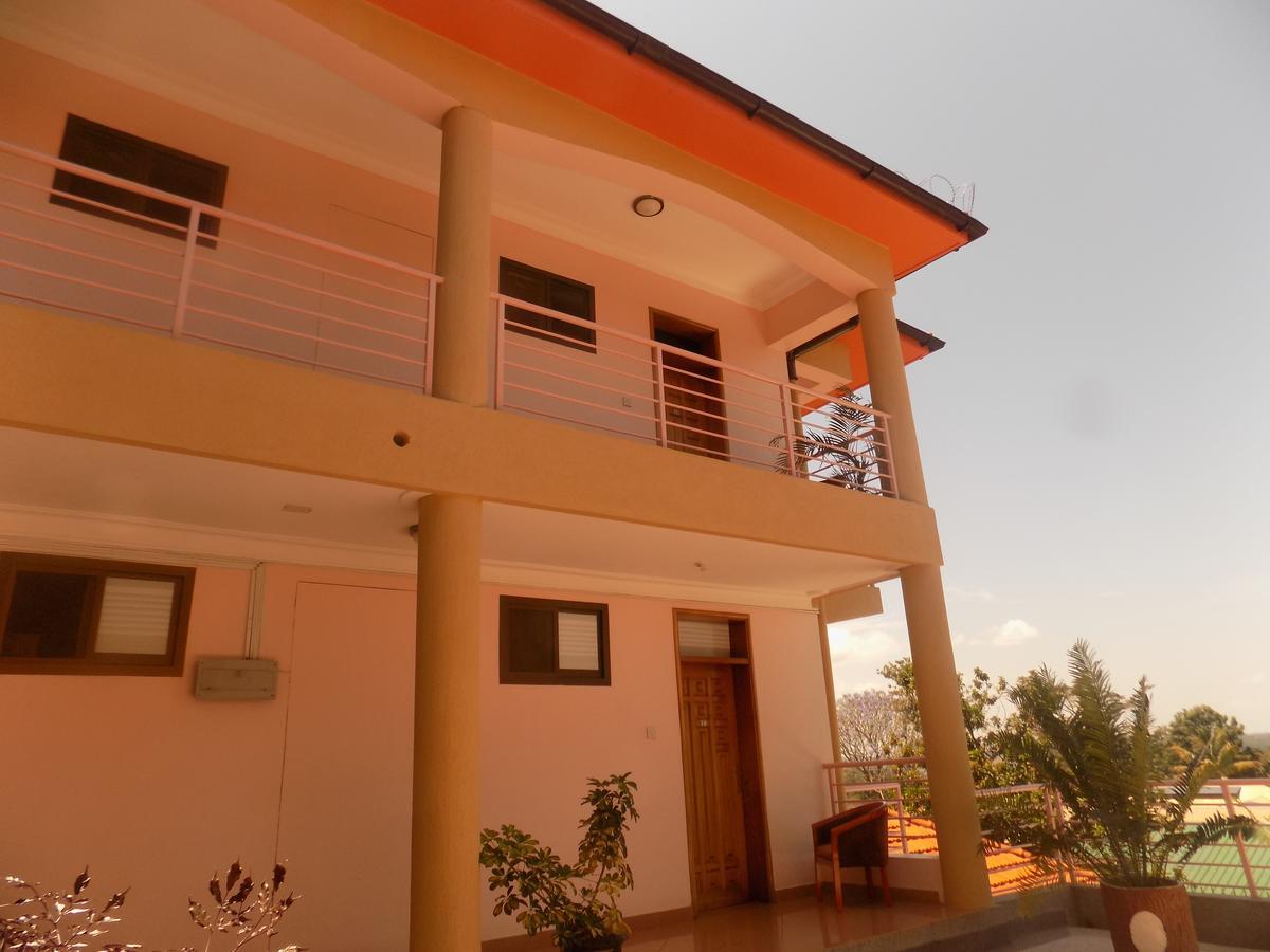 Entebbe Traveller'S Hotel エクステリア 写真