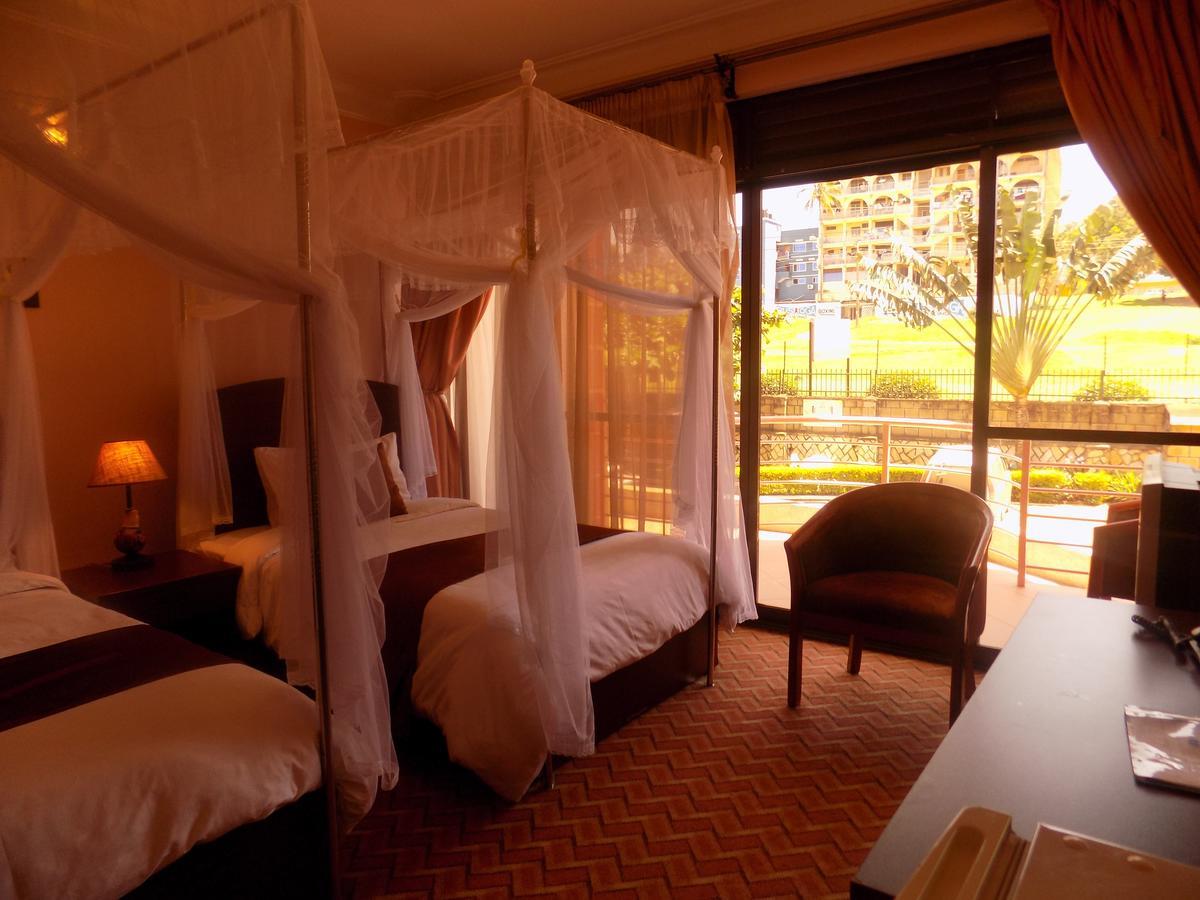 Entebbe Traveller'S Hotel エクステリア 写真