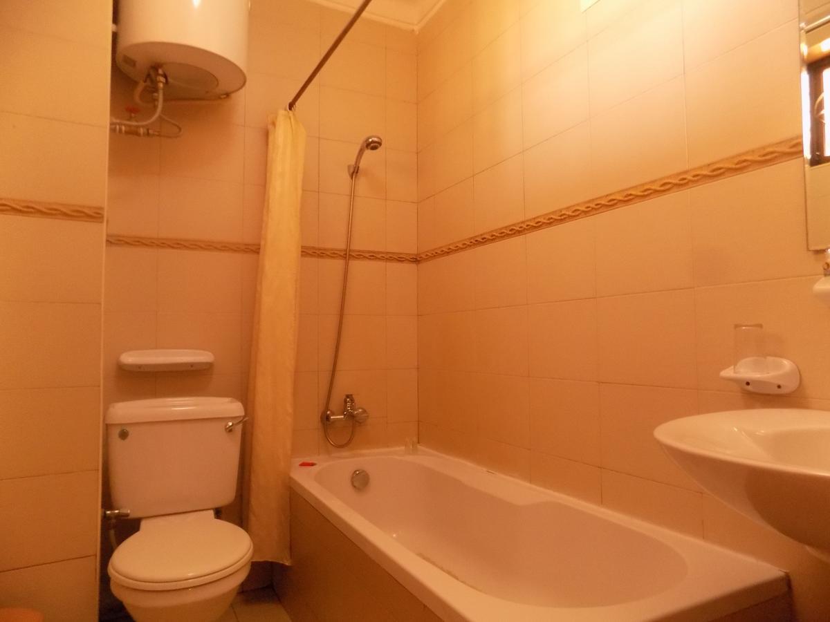 Entebbe Traveller'S Hotel エクステリア 写真