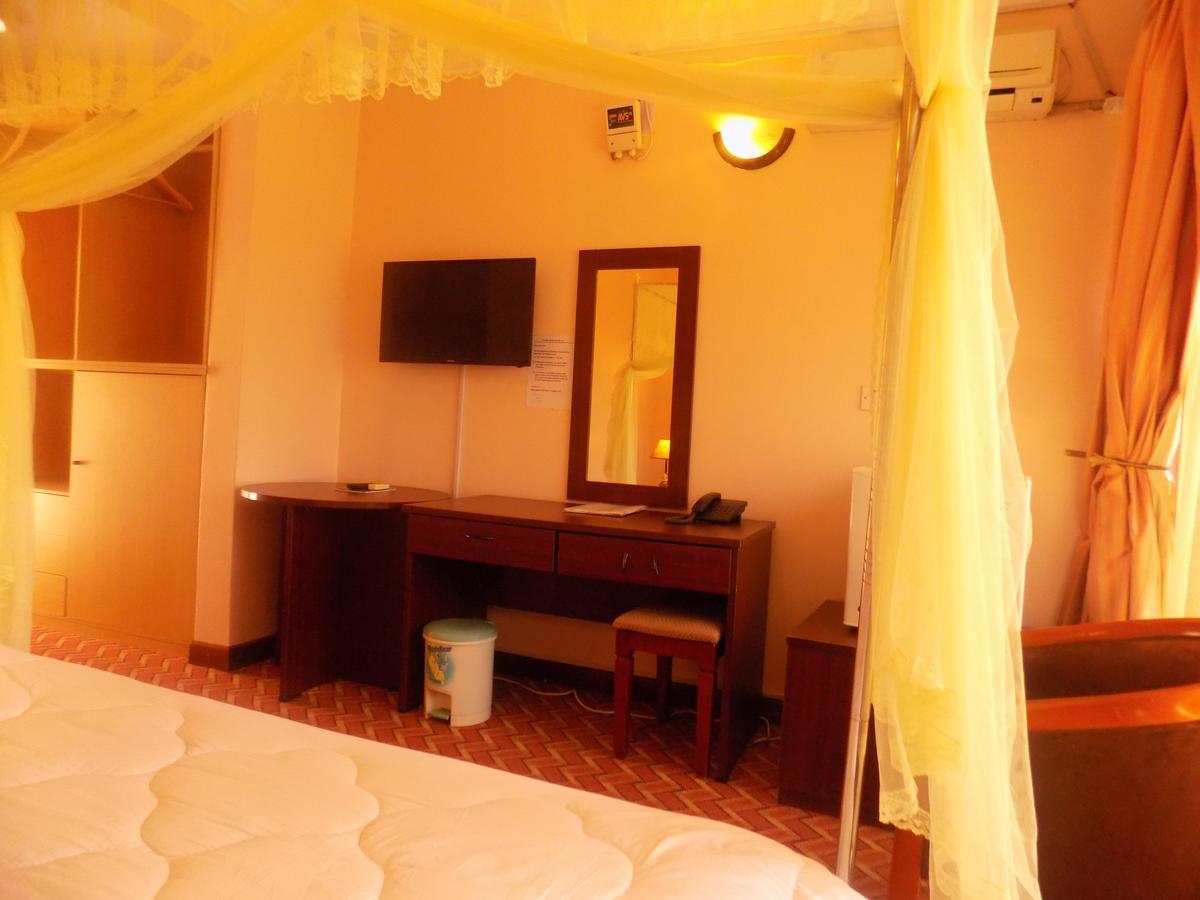 Entebbe Traveller'S Hotel エクステリア 写真