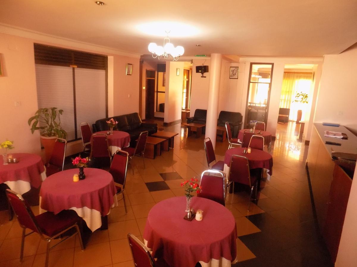 Entebbe Traveller'S Hotel エクステリア 写真