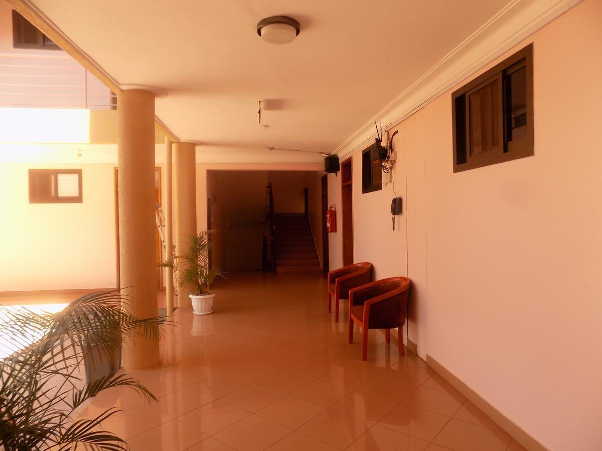 Entebbe Traveller'S Hotel エクステリア 写真