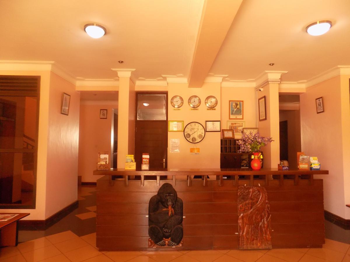 Entebbe Traveller'S Hotel エクステリア 写真