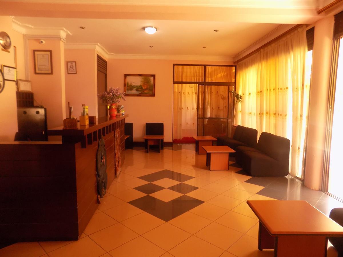 Entebbe Traveller'S Hotel エクステリア 写真