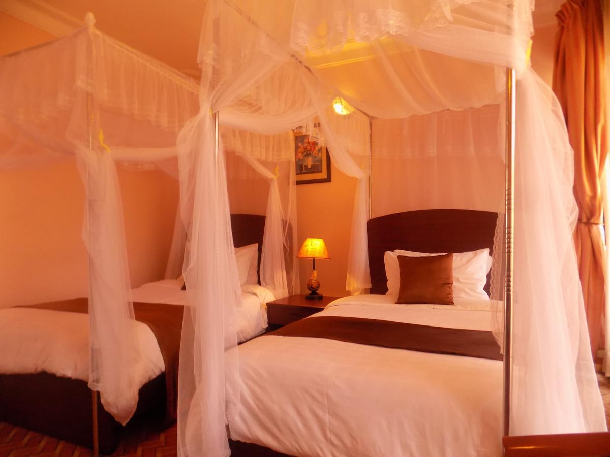 Entebbe Traveller'S Hotel エクステリア 写真