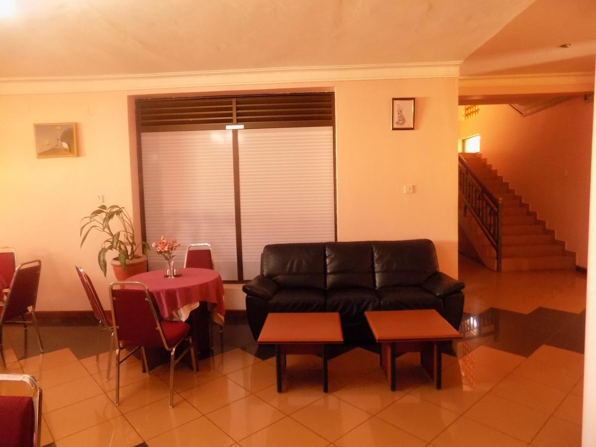 Entebbe Traveller'S Hotel エクステリア 写真