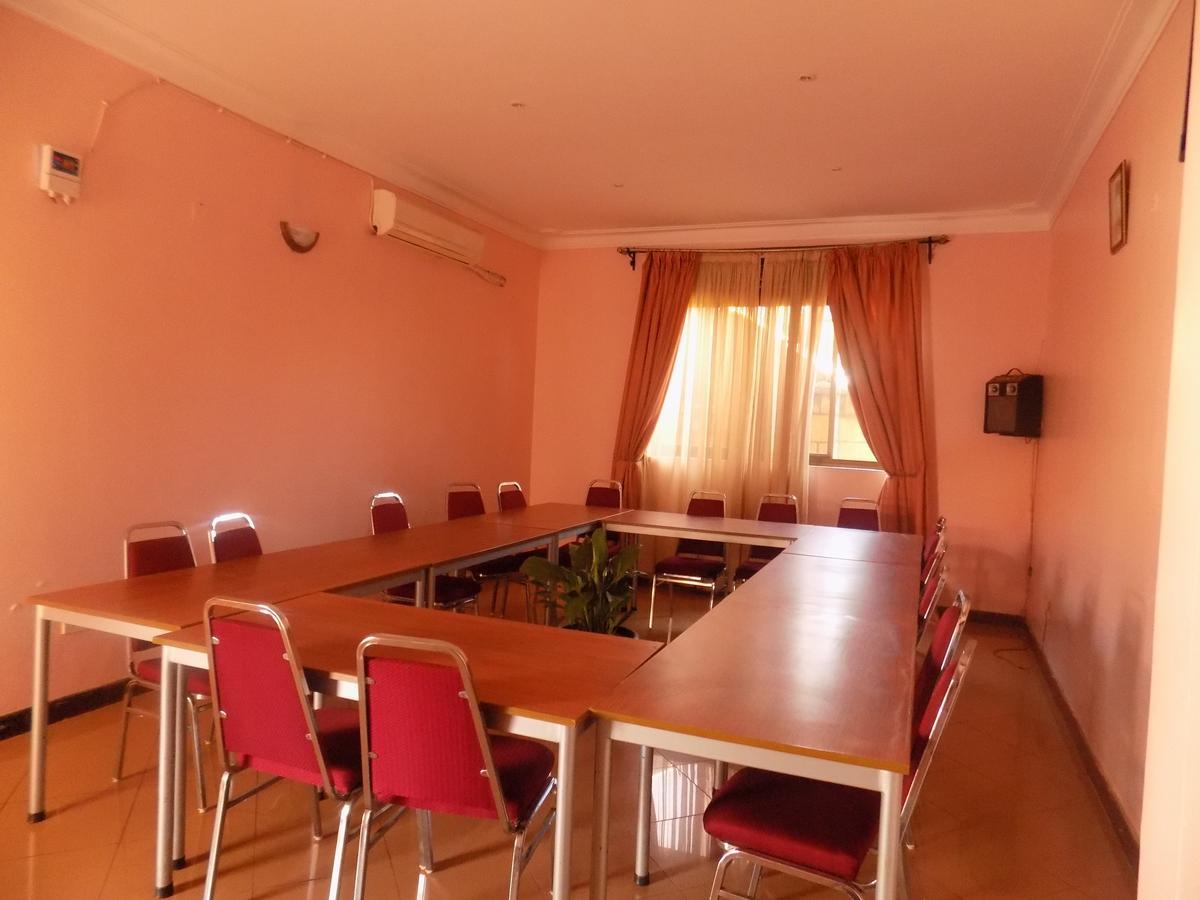 Entebbe Traveller'S Hotel エクステリア 写真