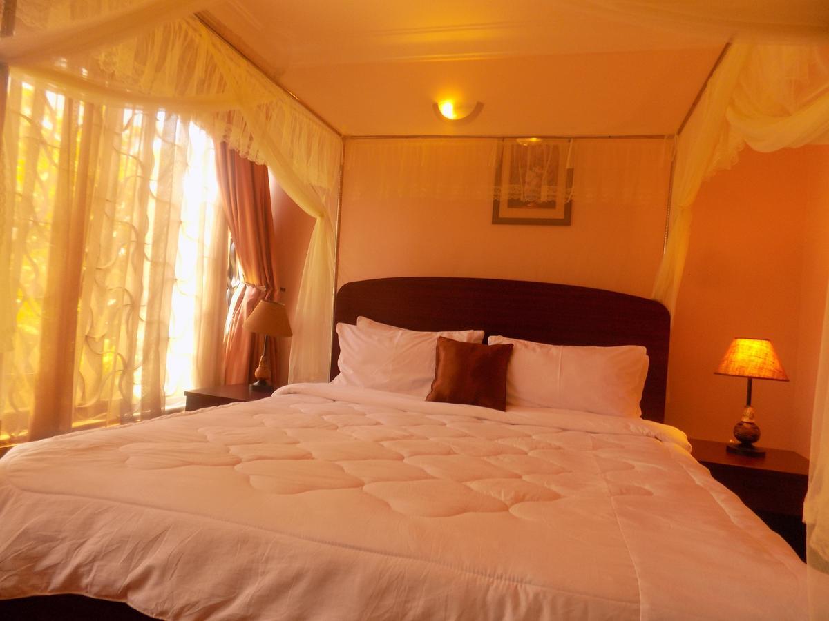 Entebbe Traveller'S Hotel エクステリア 写真