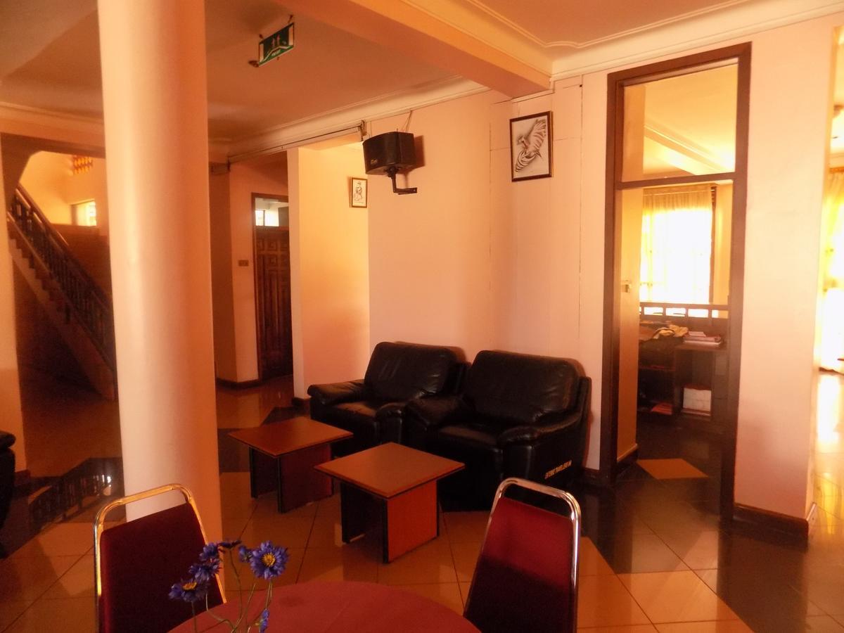 Entebbe Traveller'S Hotel エクステリア 写真
