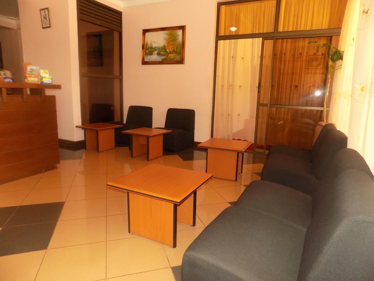 Entebbe Traveller'S Hotel エクステリア 写真