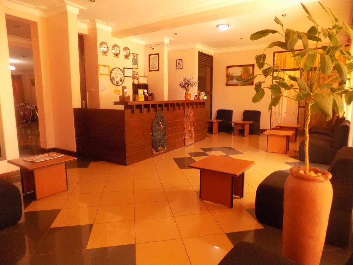 Entebbe Traveller'S Hotel エクステリア 写真