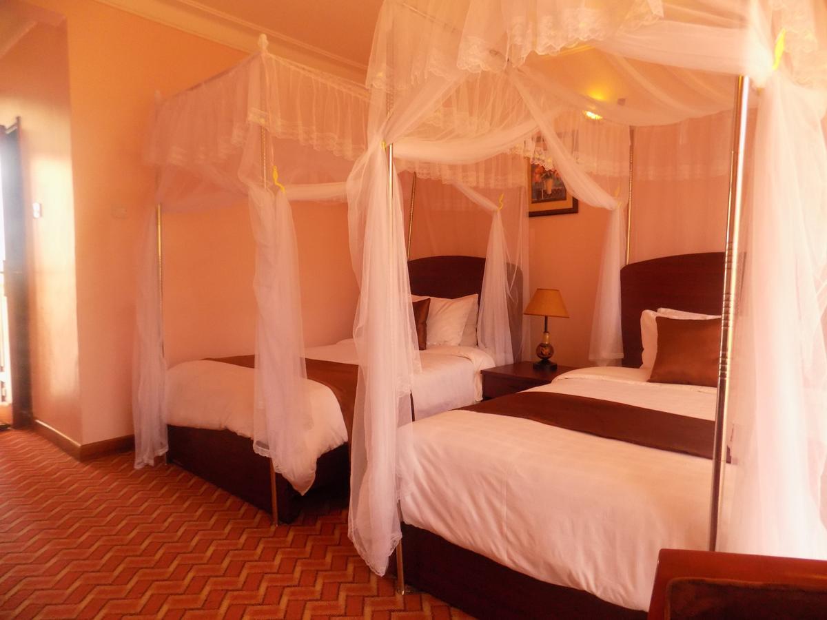 Entebbe Traveller'S Hotel エクステリア 写真