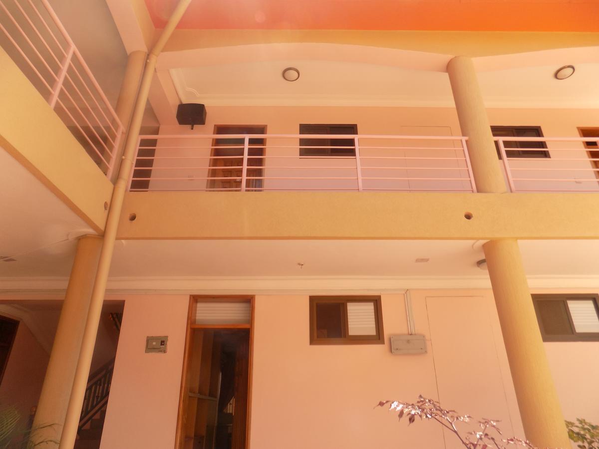 Entebbe Traveller'S Hotel エクステリア 写真