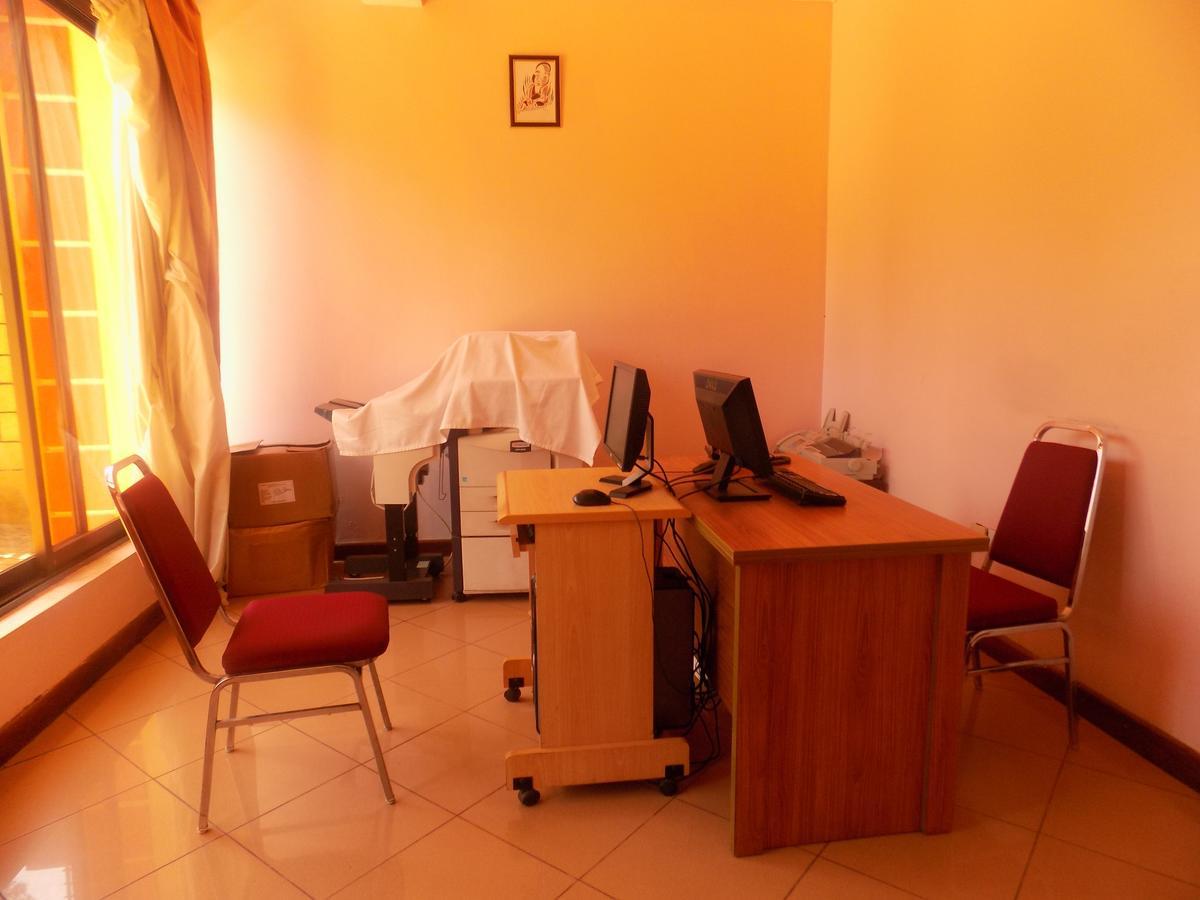 Entebbe Traveller'S Hotel エクステリア 写真